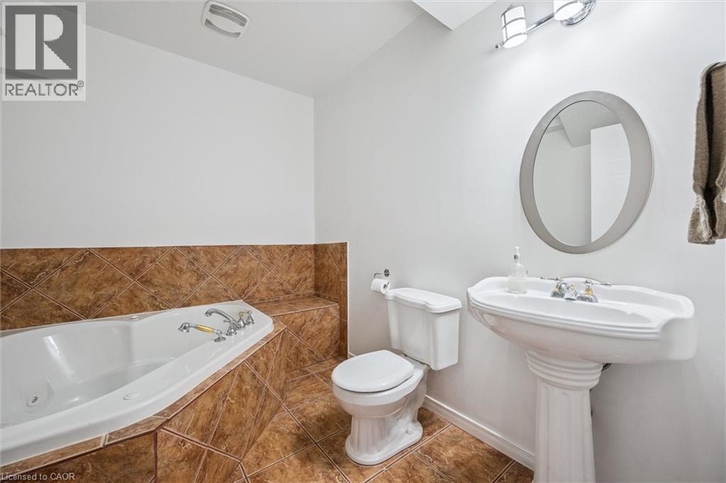 11 Acorn Way, Cambridge, ON - Indoor Photo Showing Bathroom