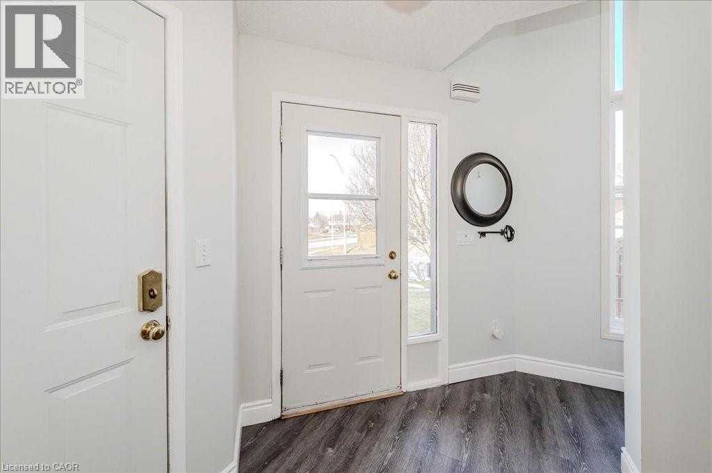 11 Acorn Way, Cambridge, ON - Indoor Photo Showing Other Room