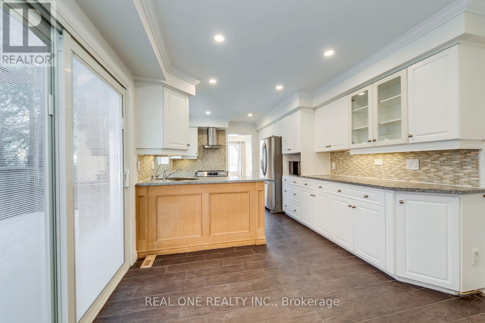 Kitchen Breakfast Area with Walk-Out to Deck - 1585 Crombie Road, Mississauga, ON - Indoor Photo Showing Kitchen