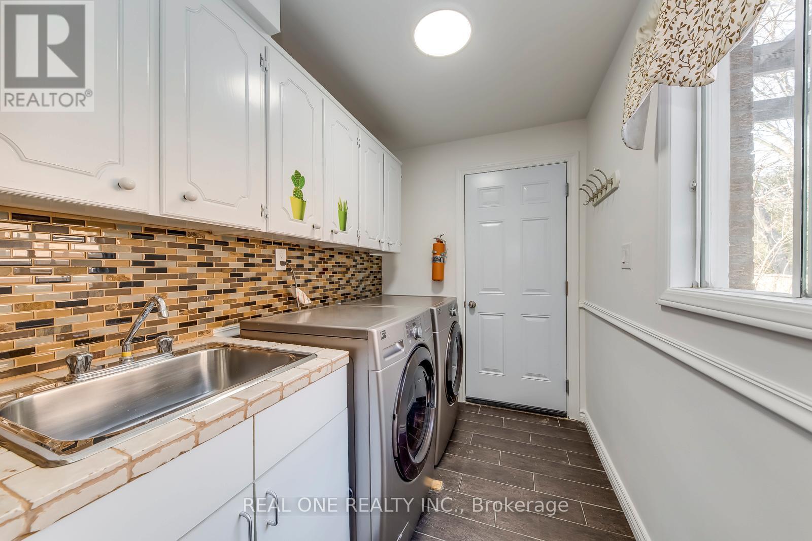 Main Level Laundry Room with Walk-Out to Pool - 1585 Crombie Road, Mississauga, ON - Indoor Photo Showing Laundry Room