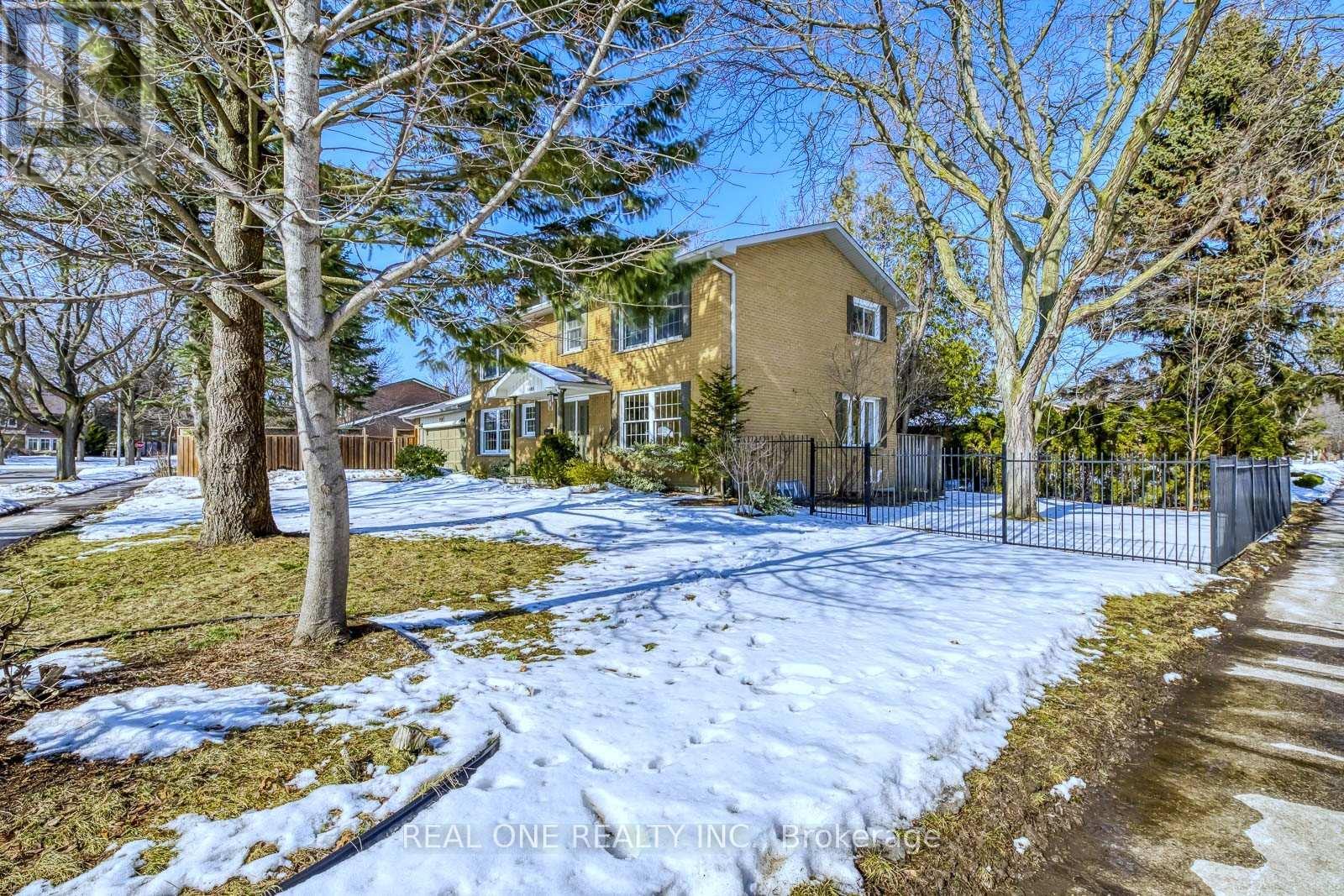 Fenced Side Yard/Garden - 1585 Crombie Road, Mississauga, ON - Outdoor