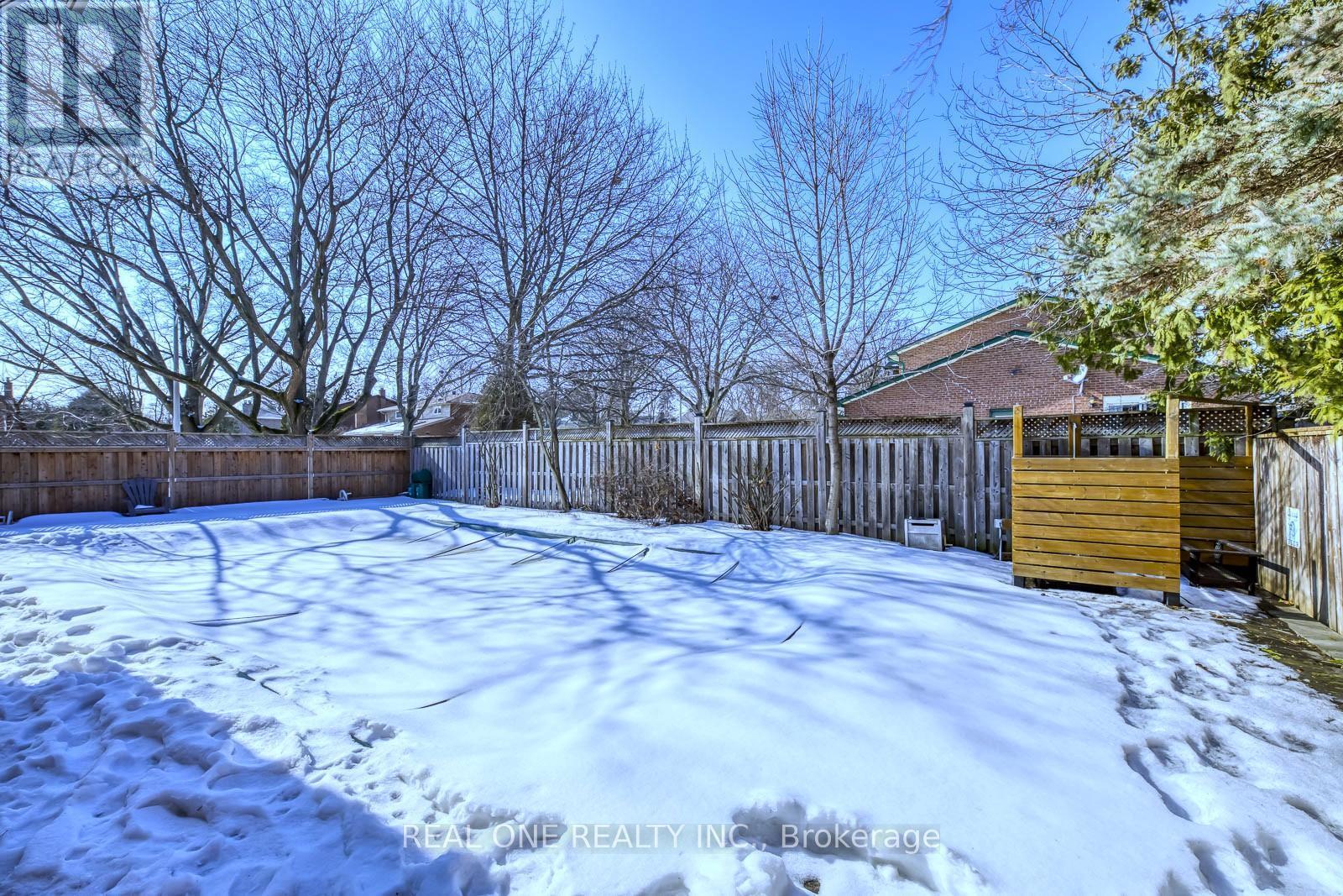 Fenced Side Yard with Outdoor Shower Shed - 1585 Crombie Road, Mississauga, ON - Outdoor