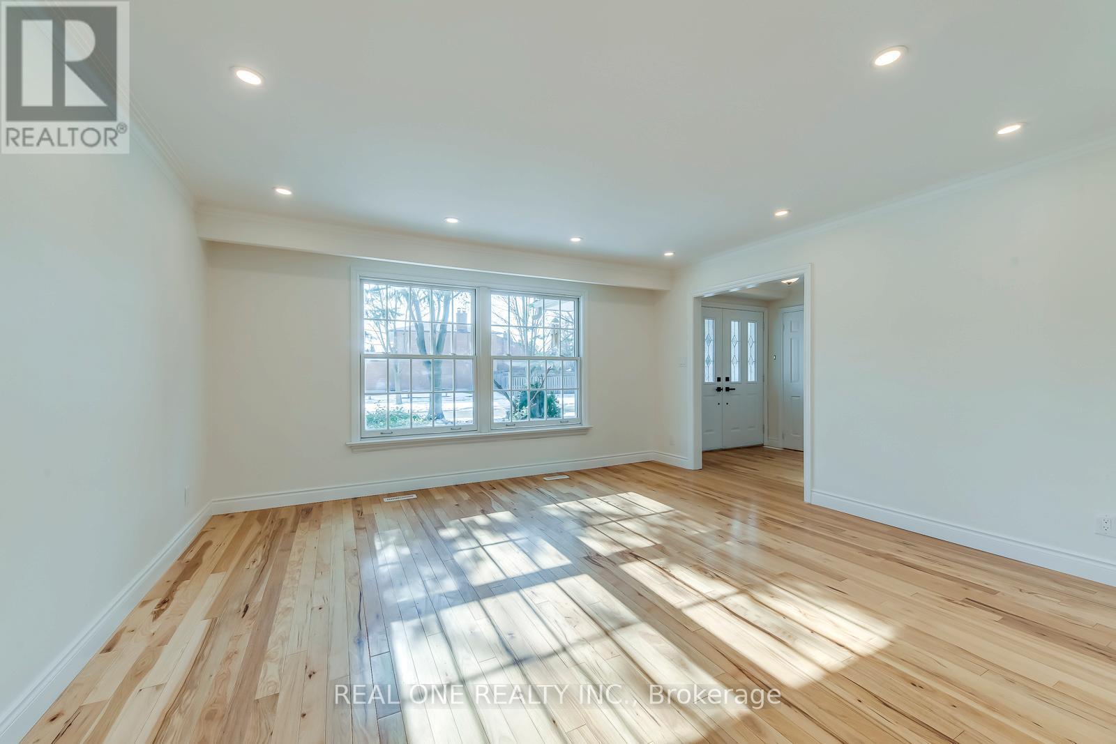 Living Room O/L Front Yard - 1585 Crombie Road, Mississauga, ON - Indoor Photo Showing Other Room