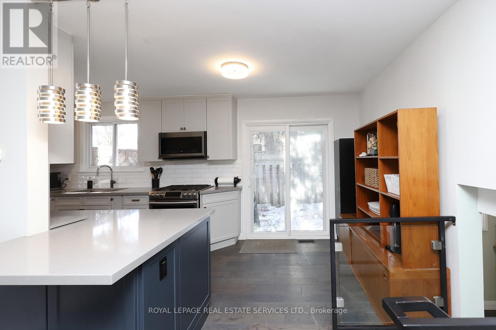 2001 Silverberry Crescent, Mississauga, ON - Indoor Photo Showing Kitchen