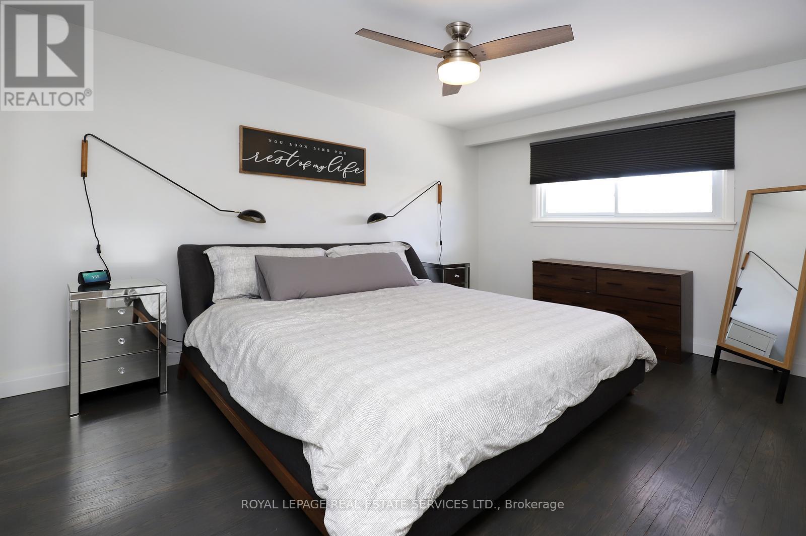 2001 Silverberry Crescent, Mississauga, ON - Indoor Photo Showing Bedroom
