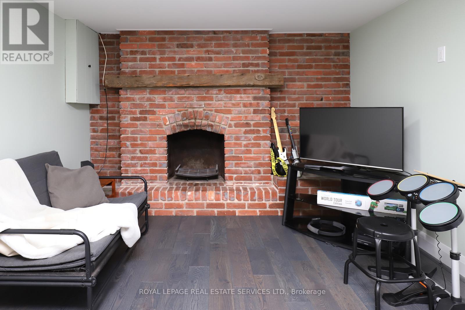 2001 Silverberry Crescent, Mississauga, ON - Indoor Photo Showing Other Room With Fireplace