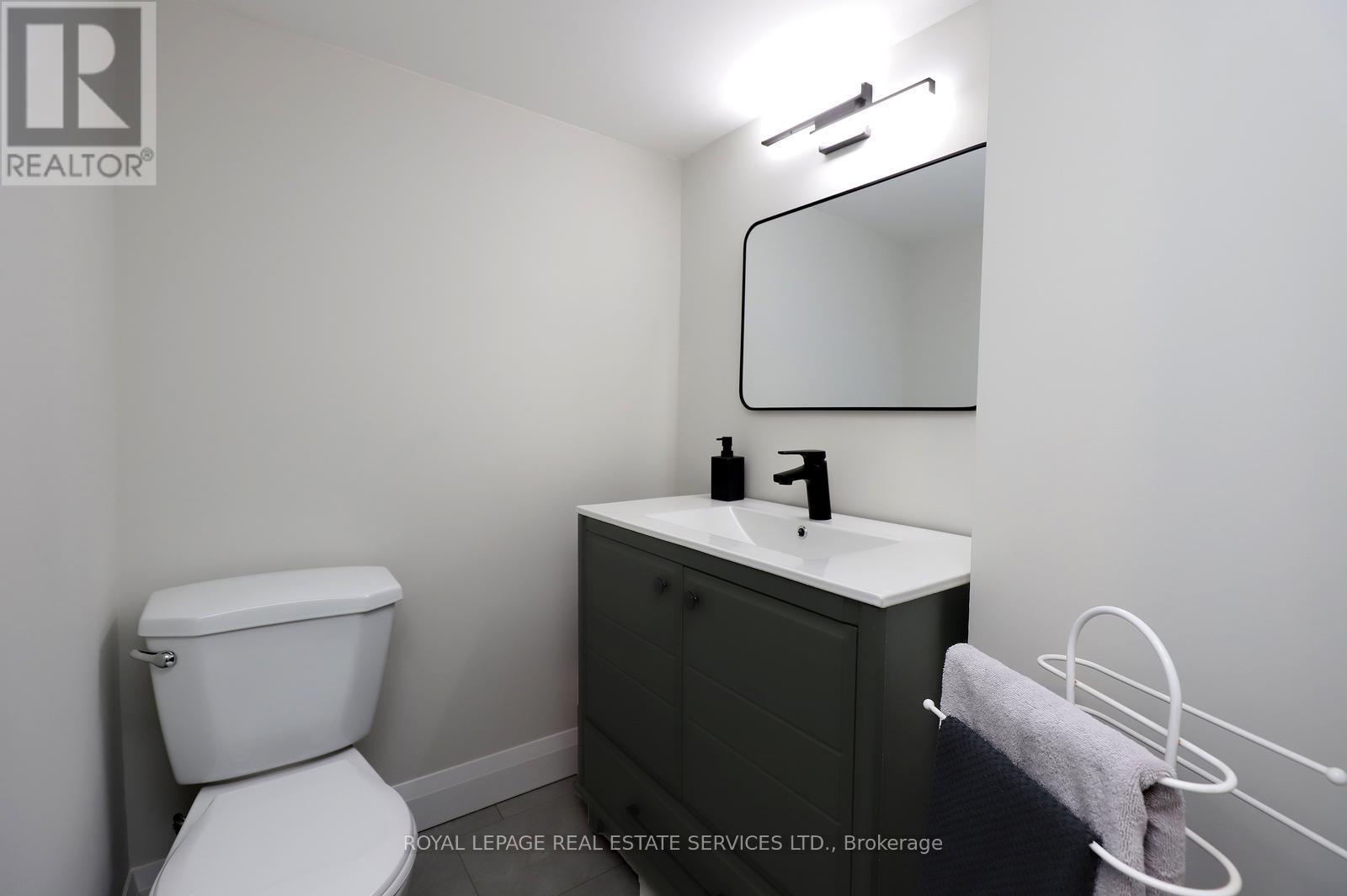 2001 Silverberry Crescent, Mississauga, ON - Indoor Photo Showing Bathroom