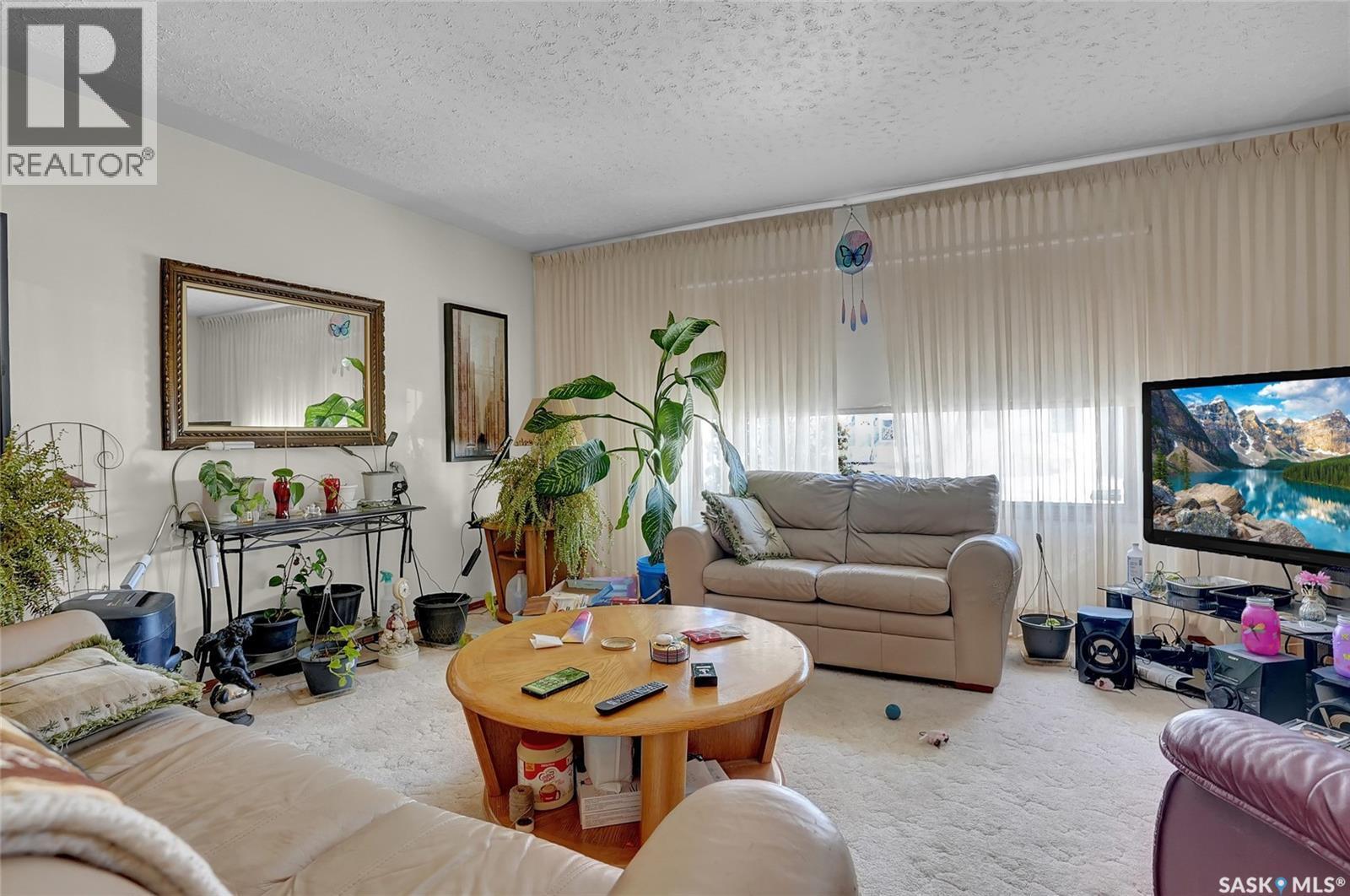 2160 Mcdonald Street, Regina, SK - Indoor Photo Showing Living Room