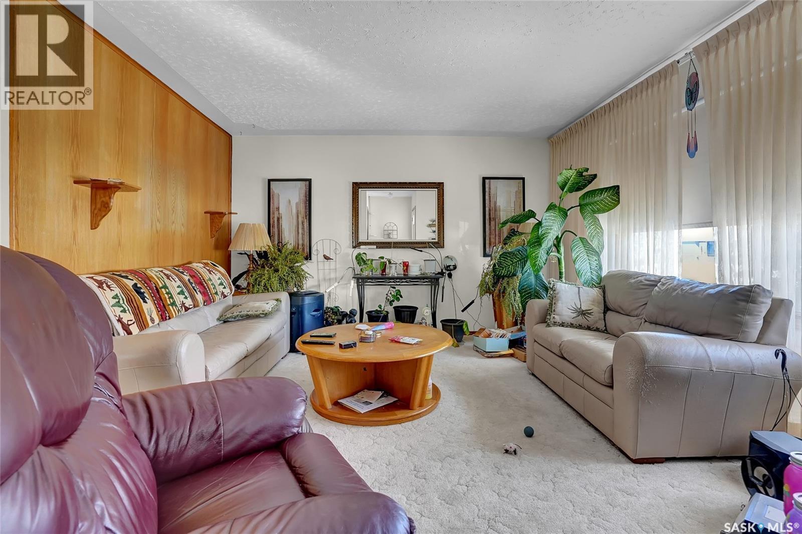 2160 Mcdonald Street, Regina, SK - Indoor Photo Showing Living Room