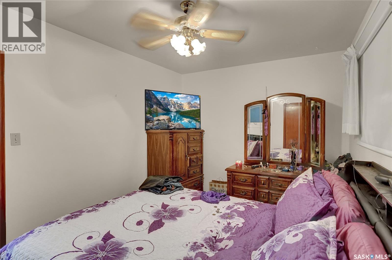2160 Mcdonald Street, Regina, SK - Indoor Photo Showing Bedroom
