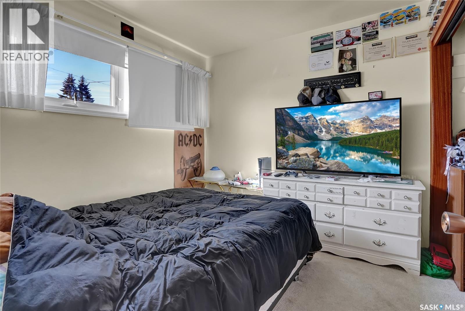 2160 Mcdonald Street, Regina, SK - Indoor Photo Showing Bedroom