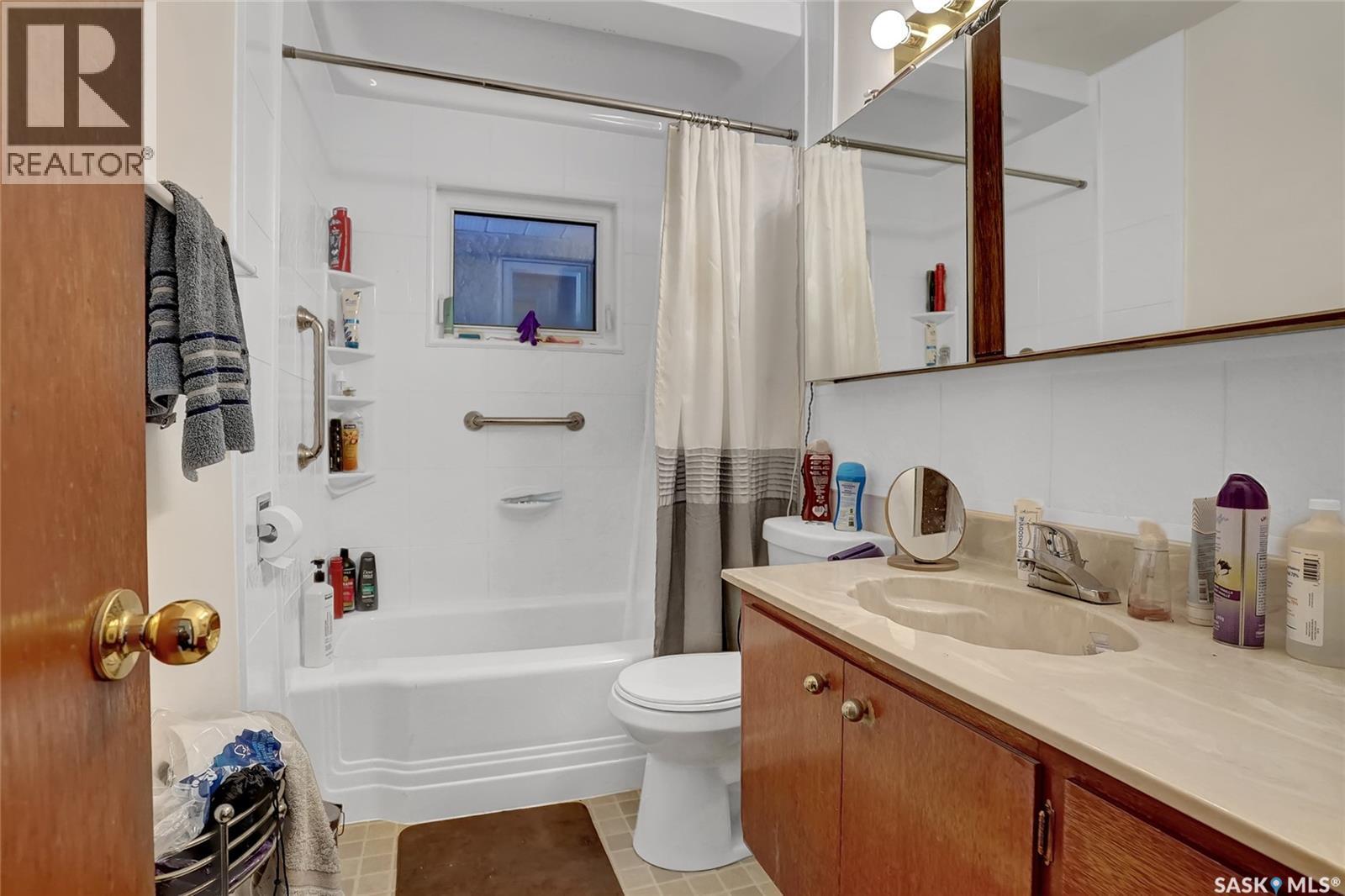 2160 Mcdonald Street, Regina, SK - Indoor Photo Showing Bathroom