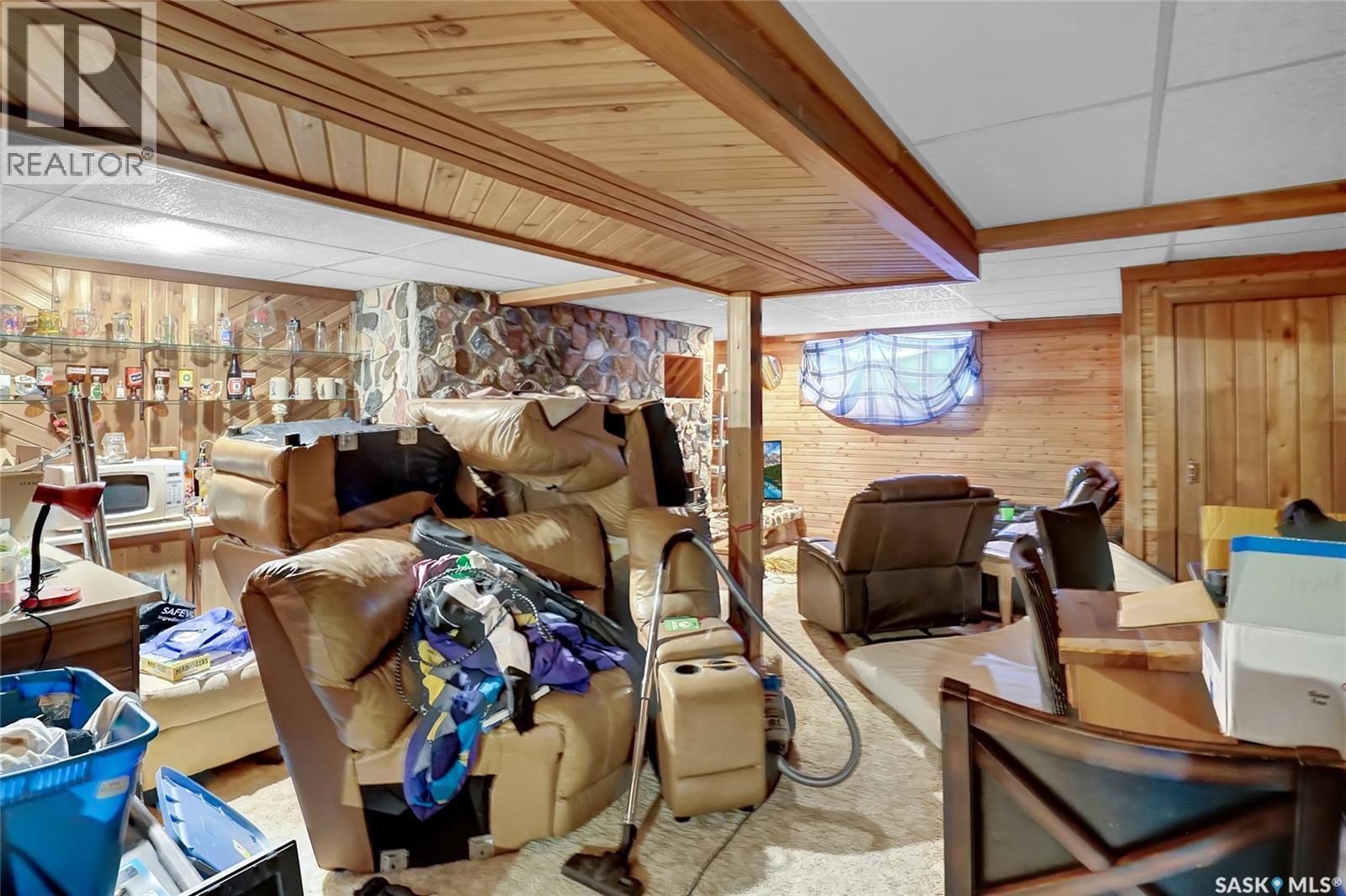 2160 Mcdonald Street, Regina, SK - Indoor