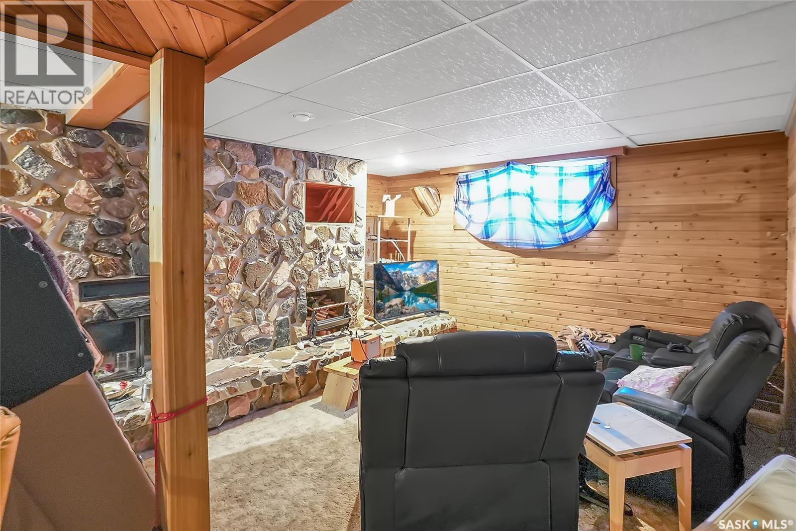 2160 Mcdonald Street, Regina, SK - Indoor