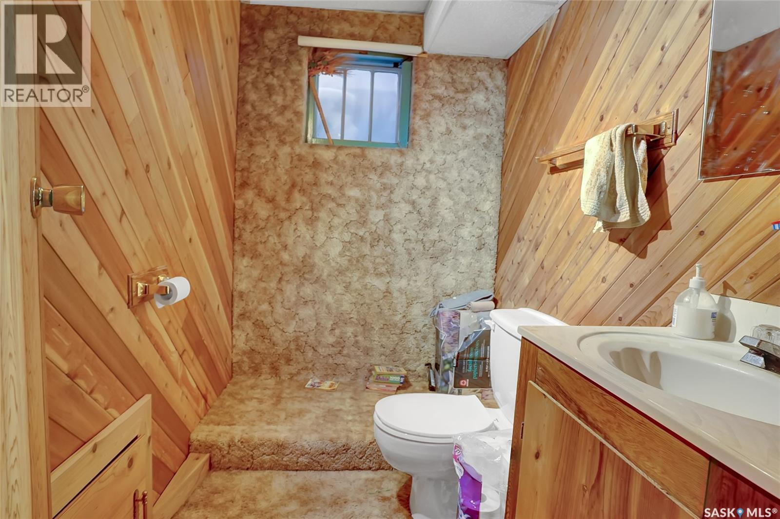 2160 Mcdonald Street, Regina, SK - Indoor Photo Showing Bathroom