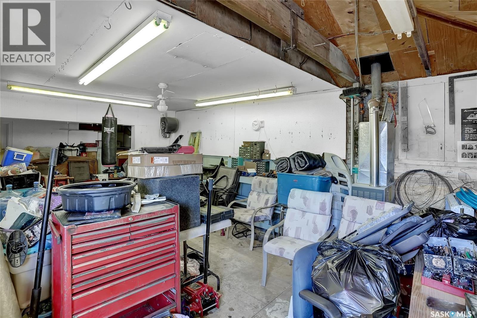 2160 Mcdonald Street, Regina, SK - Indoor