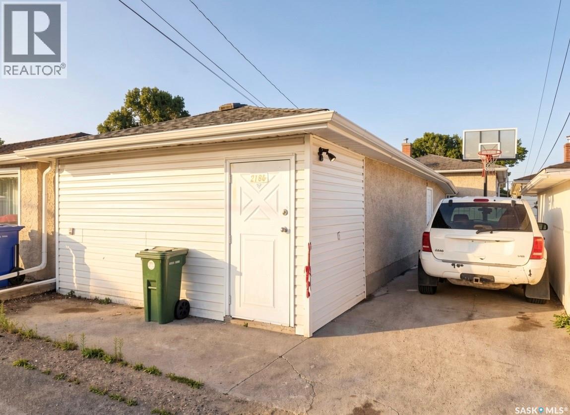 2160 Mcdonald Street, Regina, SK - Outdoor With Exterior
