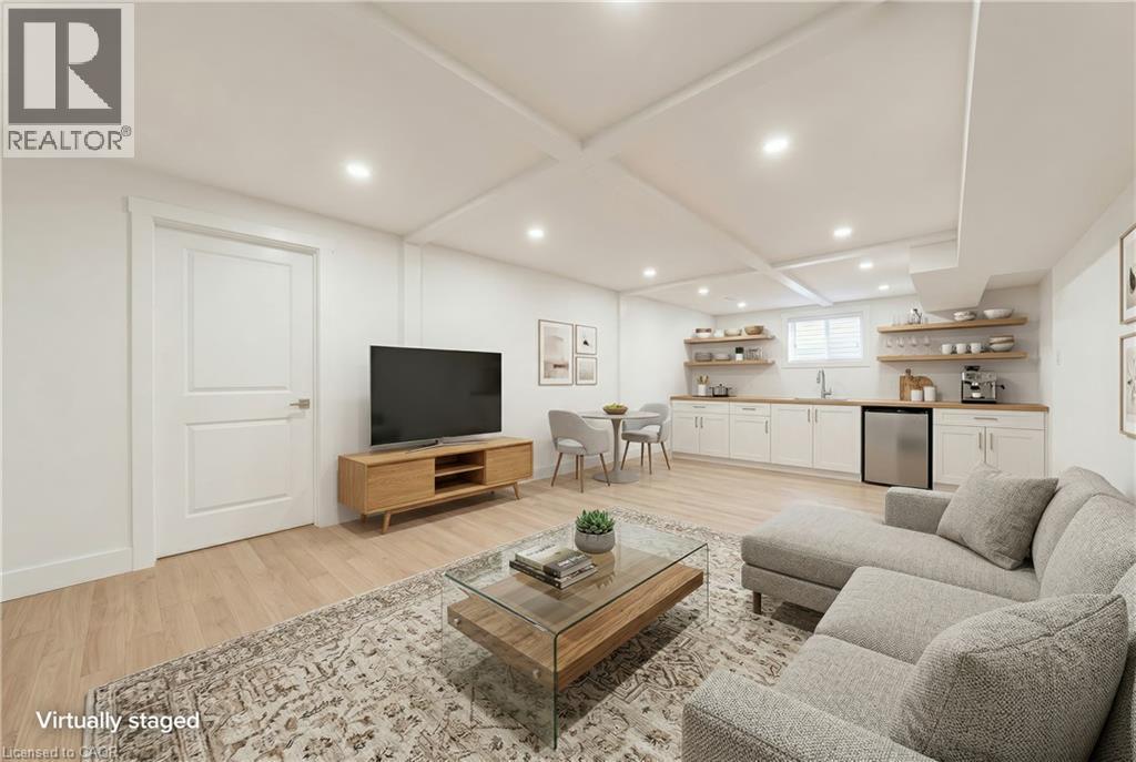 53 Glover Road, Hamilton, ON - Indoor Photo Showing Living Room