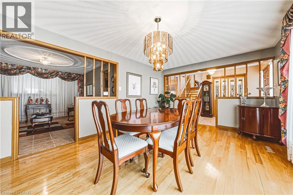53 Glover Road, Hamilton, ON - Indoor Photo Showing Dining Room