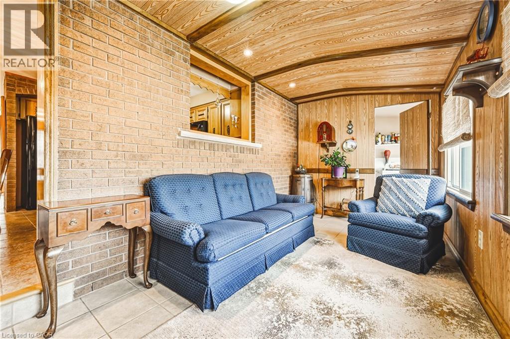 53 Glover Road, Hamilton, ON - Indoor Photo Showing Living Room