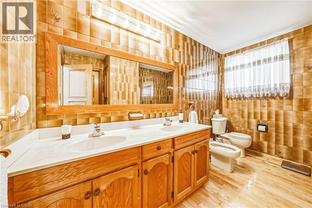 53 Glover Road, Hamilton, ON - Indoor Photo Showing Bathroom