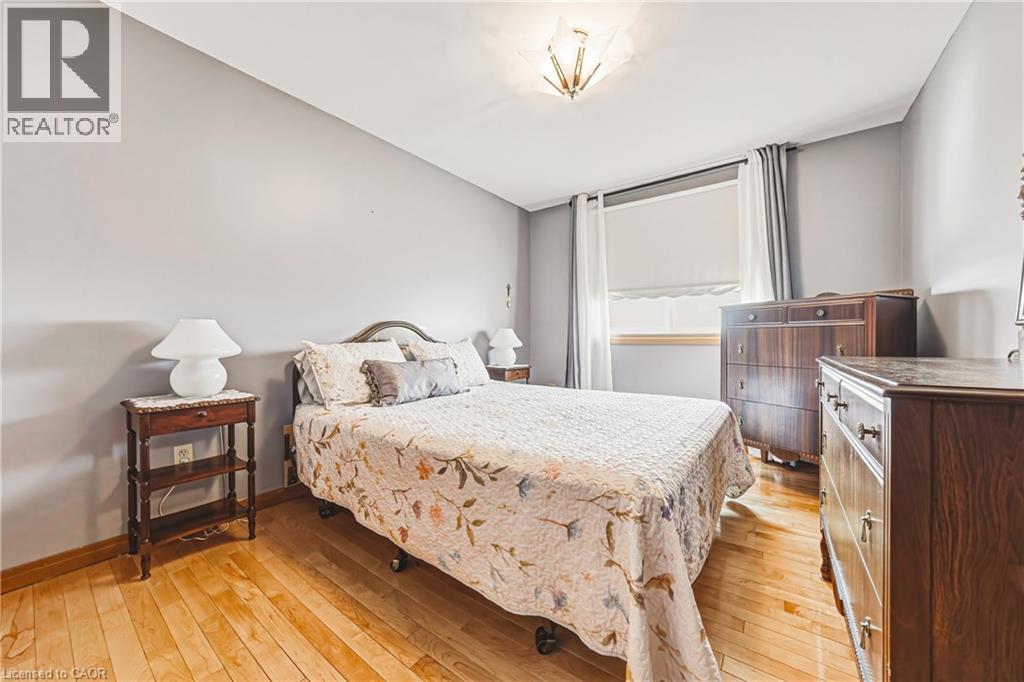 53 Glover Road, Hamilton, ON - Indoor Photo Showing Bedroom