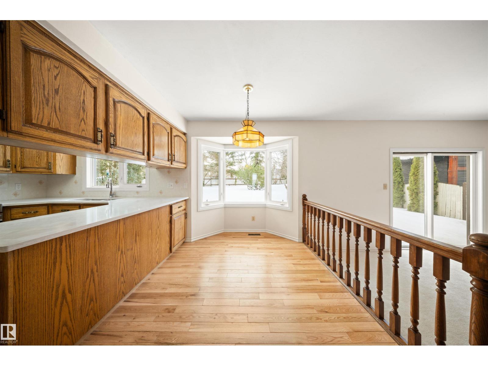 823 Richards Cr Nw, Edmonton, AB - Indoor Photo Showing Kitchen