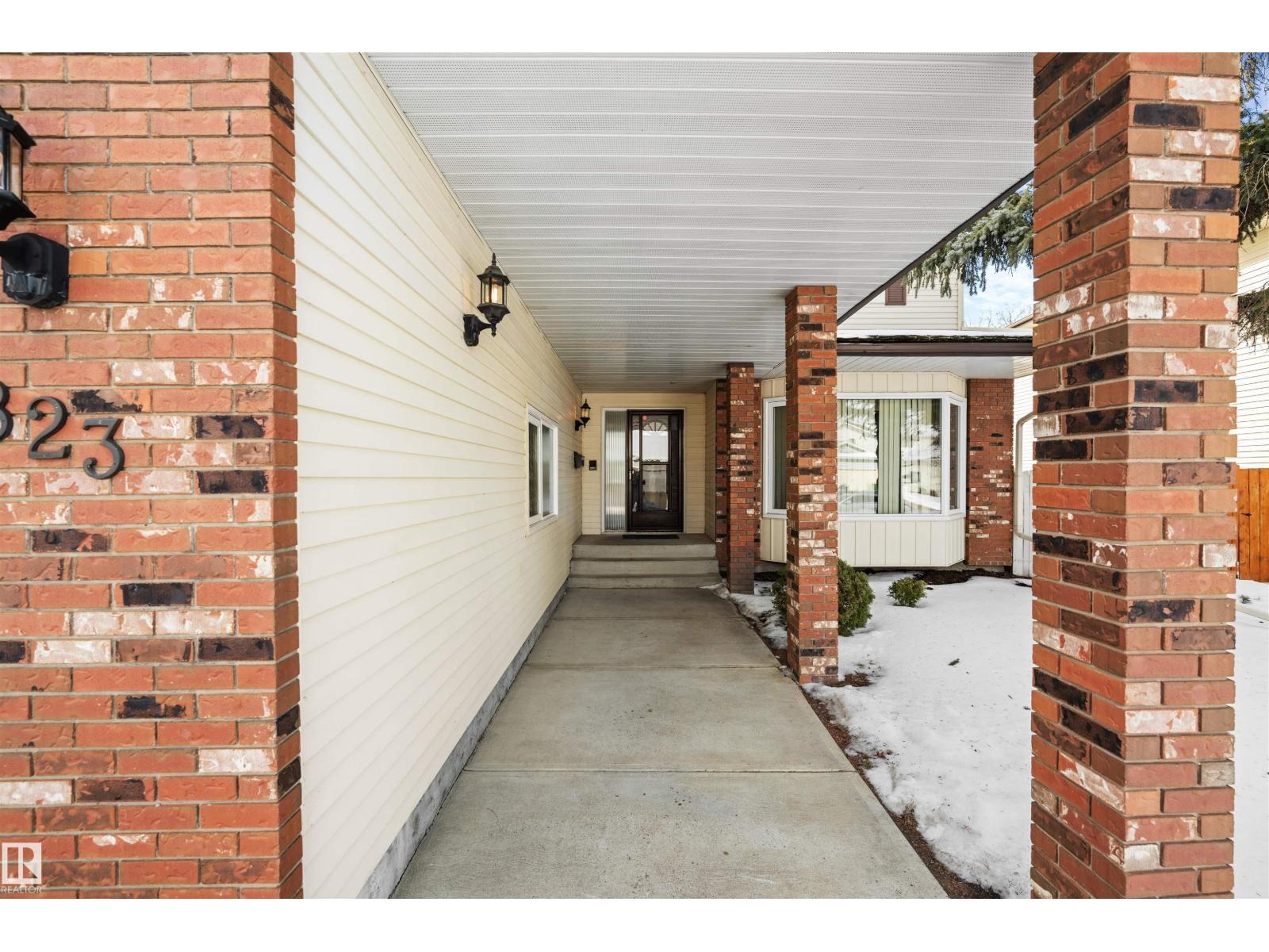 823 Richards Cr Nw, Edmonton, AB - Outdoor With Exterior