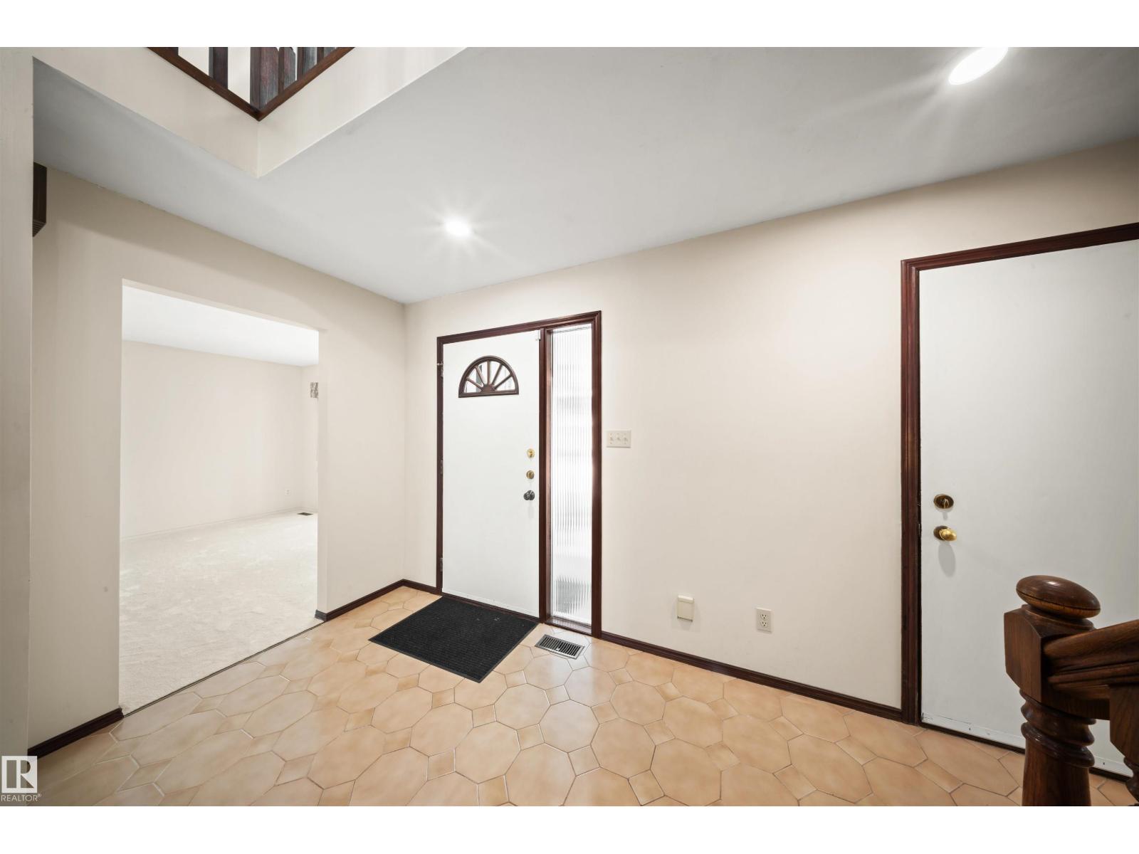 823 Richards Cr Nw, Edmonton, AB - Indoor Photo Showing Other Room