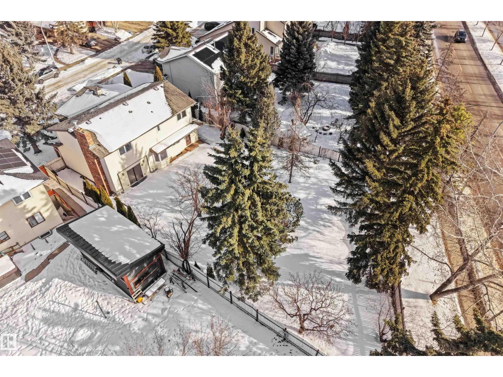 823 Richards Cr Nw, Edmonton, AB - Outdoor