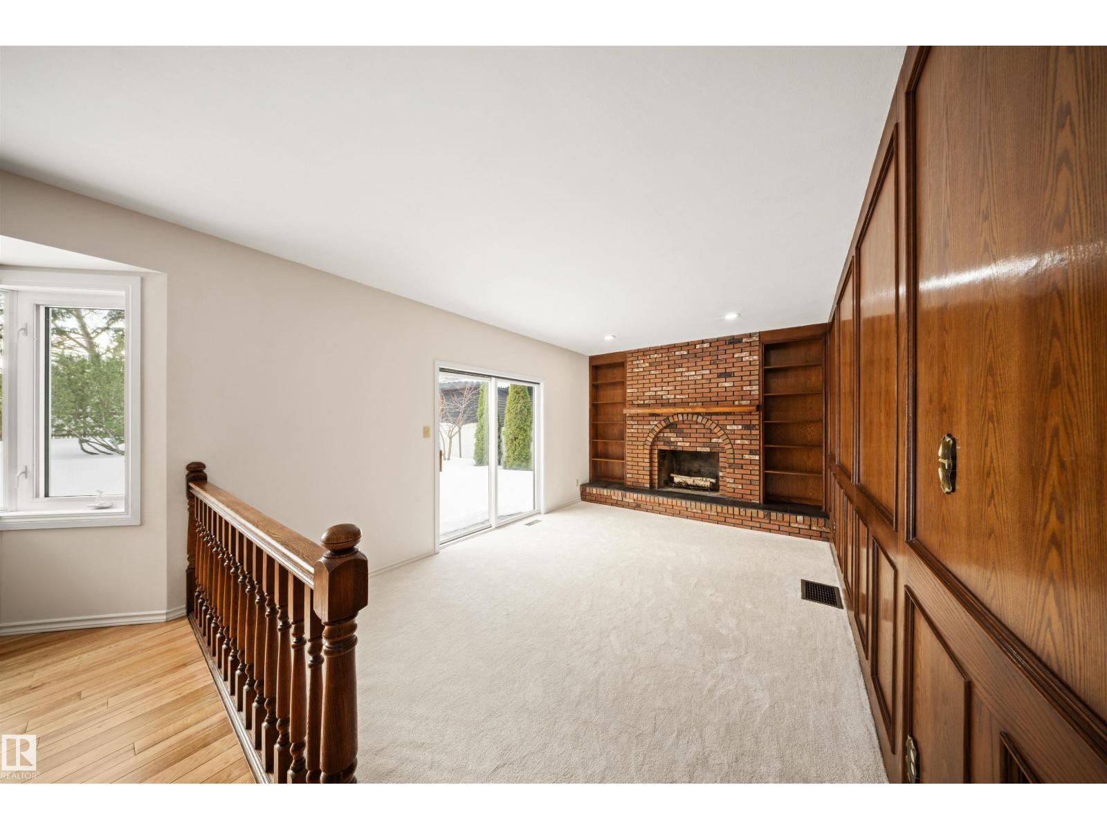 823 Richards Cr Nw, Edmonton, AB - Indoor With Fireplace