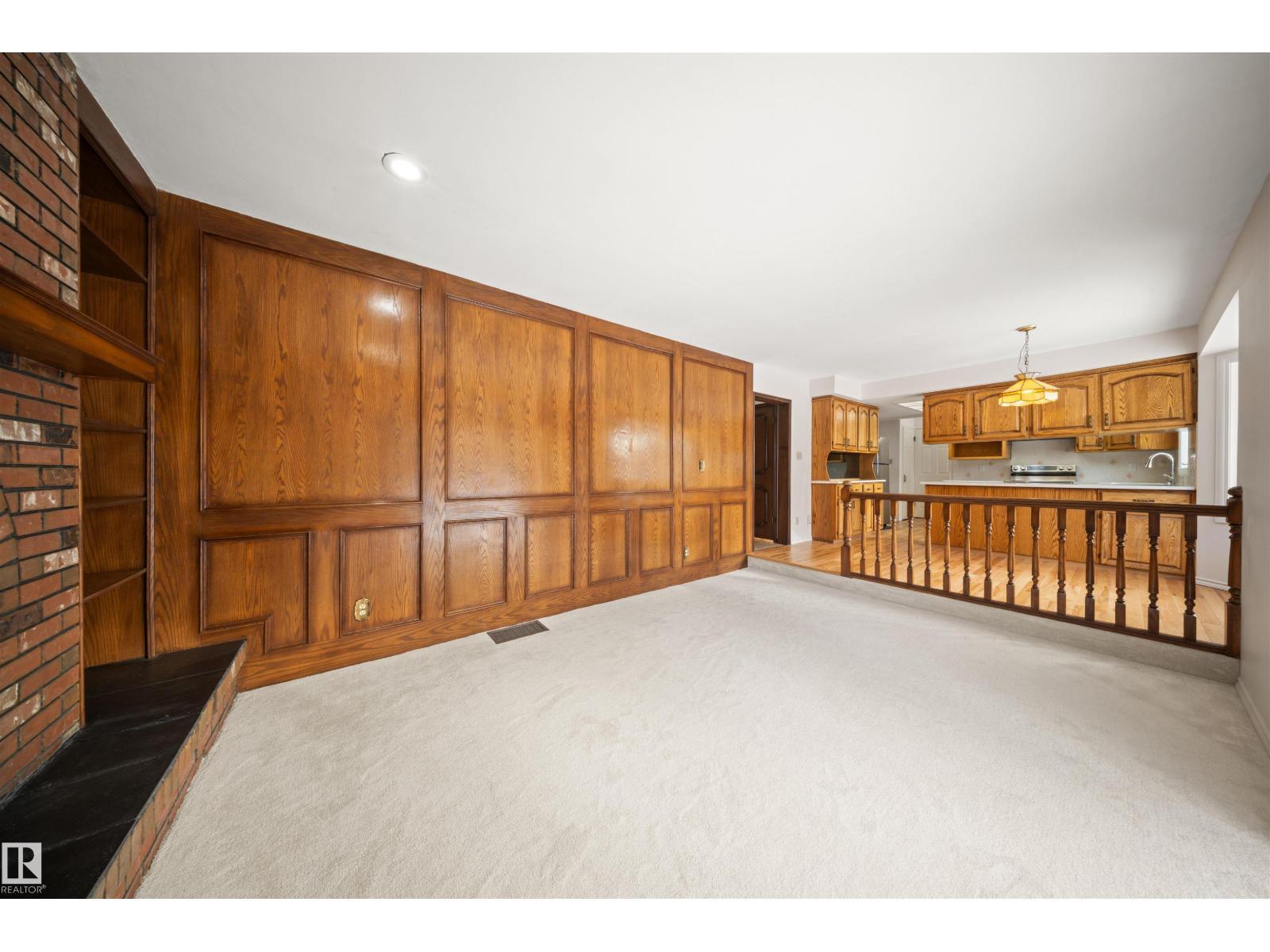 823 Richards Cr Nw, Edmonton, AB - Indoor Photo Showing Other Room