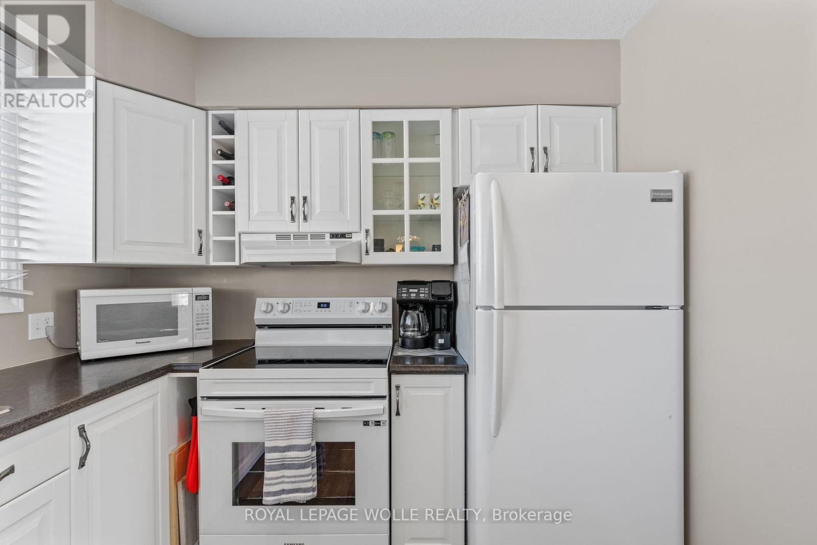 Kitchen - 218 Arris Crescent, West Perth, ON - Indoor Photo Showing Kitchen