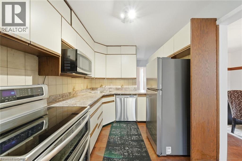 58 Arnold Street, Hamilton, ON - Indoor Photo Showing Kitchen
