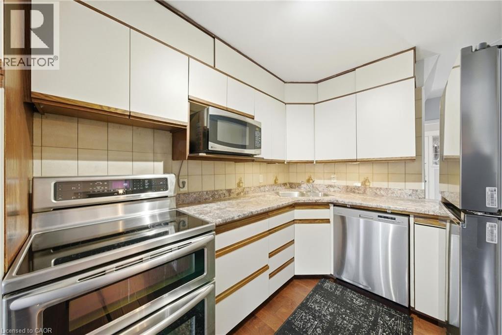 58 Arnold Street, Hamilton, ON - Indoor Photo Showing Kitchen