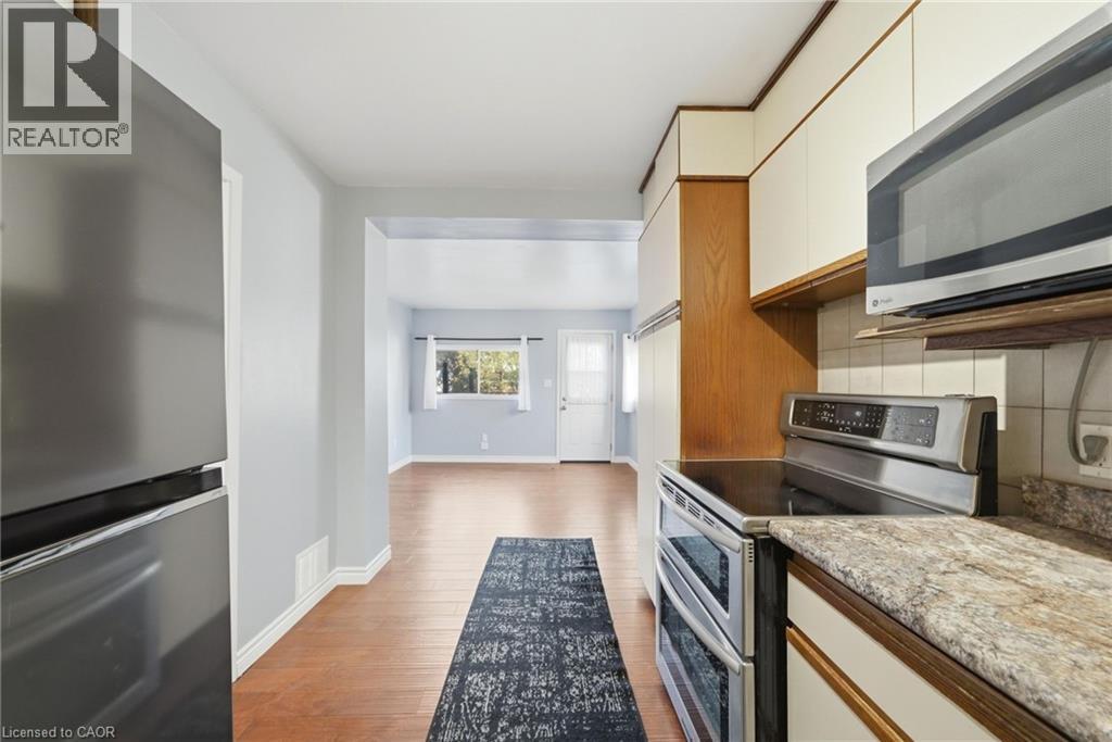 58 Arnold Street, Hamilton, ON - Indoor Photo Showing Kitchen
