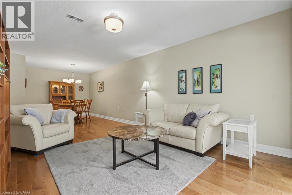 11 Whelans Way, Hamilton, ON - Indoor Photo Showing Living Room