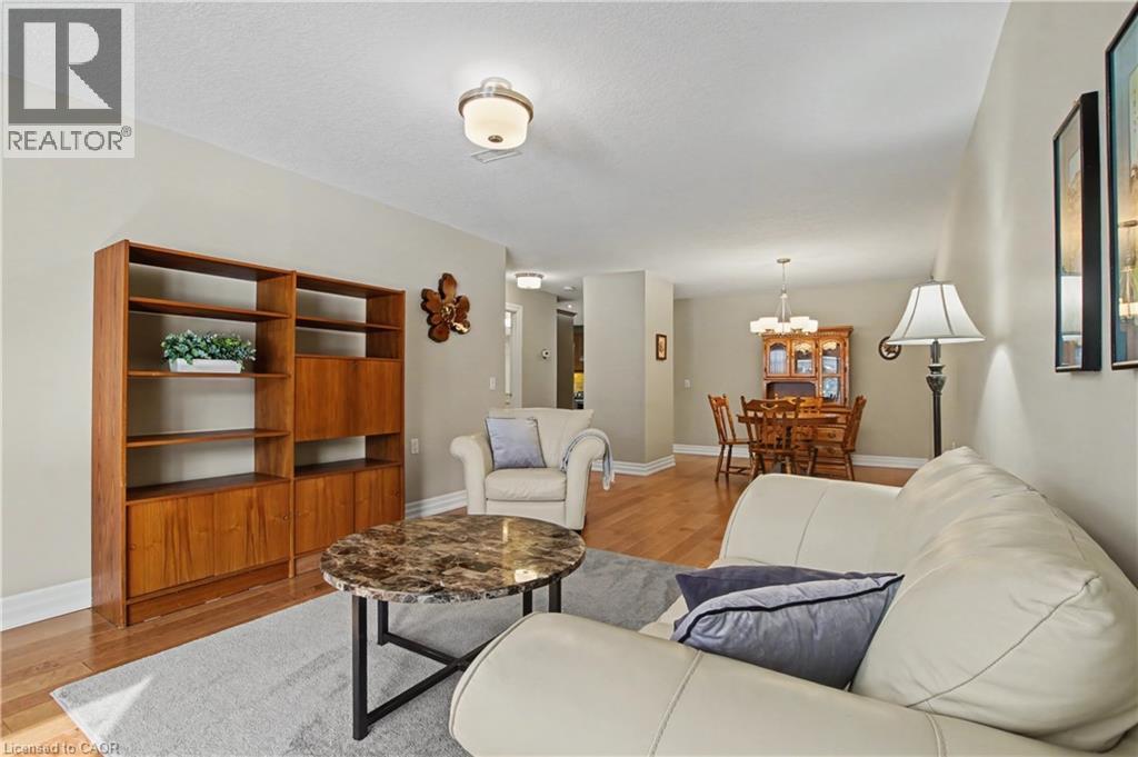 11 Whelans Way, Hamilton, ON - Indoor Photo Showing Living Room