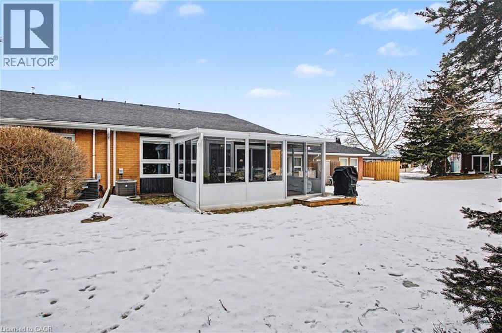 11 Whelans Way, Hamilton, ON - Outdoor