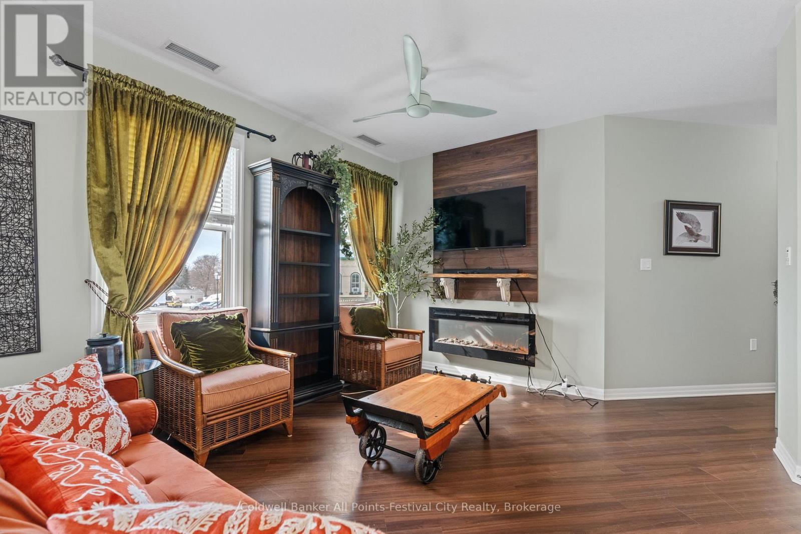 206 - 35 St David Street, Goderich (Goderich (Town)), ON - Indoor Photo Showing Living Room With Fireplace