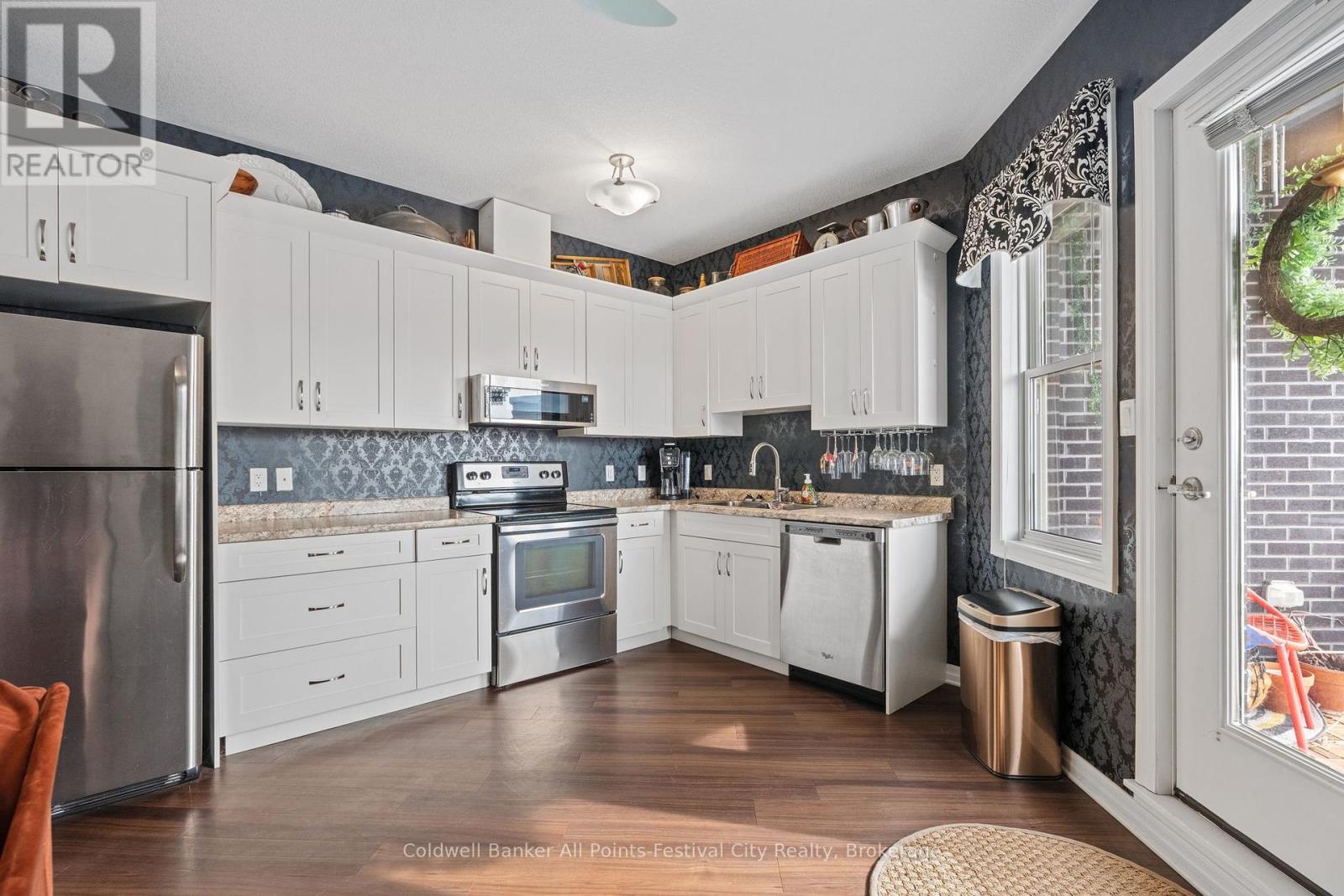 206 - 35 St David Street, Goderich (Goderich (Town)), ON - Indoor Photo Showing Kitchen