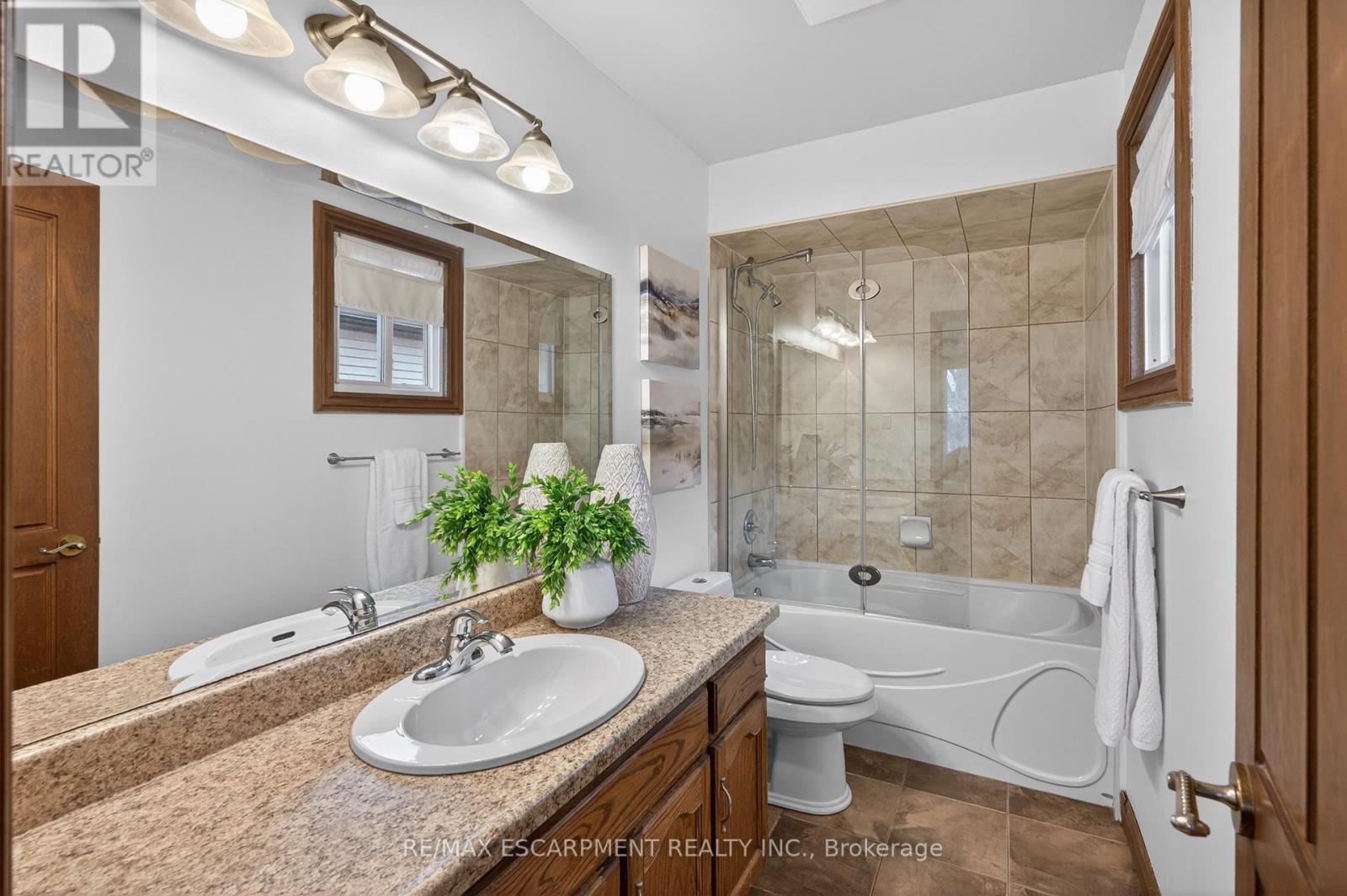 47 Sumner Crescent, Grimsby, ON - Indoor Photo Showing Bathroom