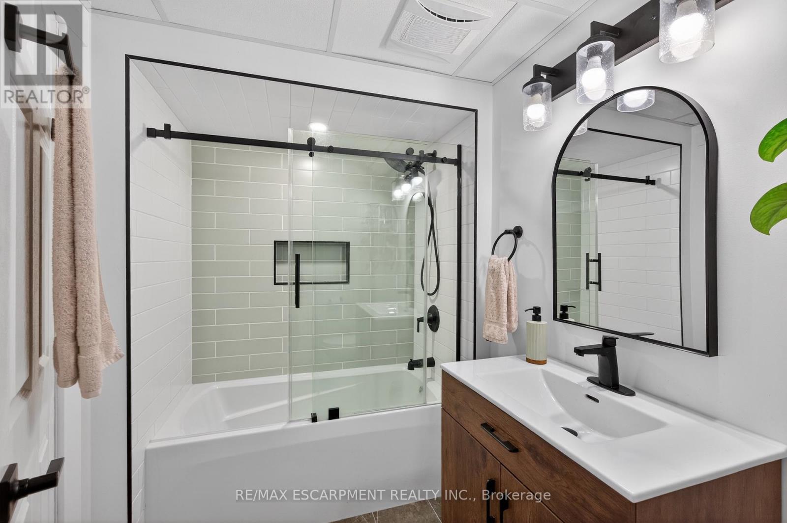 47 Sumner Crescent, Grimsby, ON - Indoor Photo Showing Bathroom
