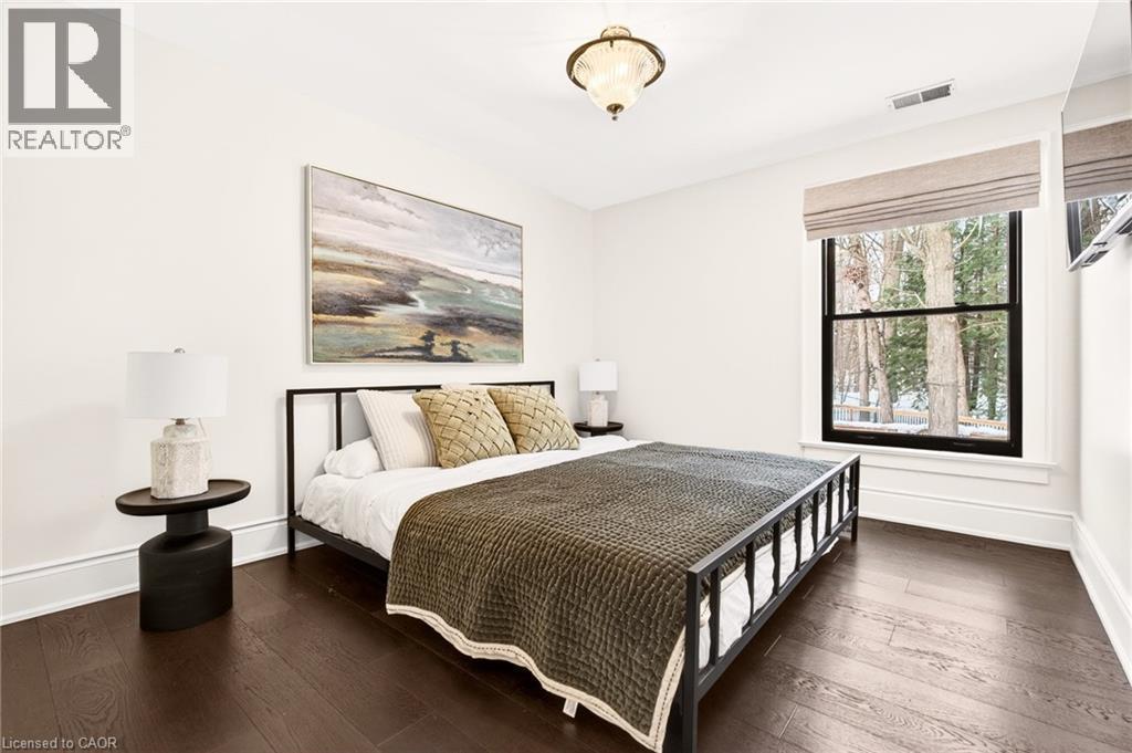 2129 Highview Drive, Burlington, ON - Indoor Photo Showing Bedroom