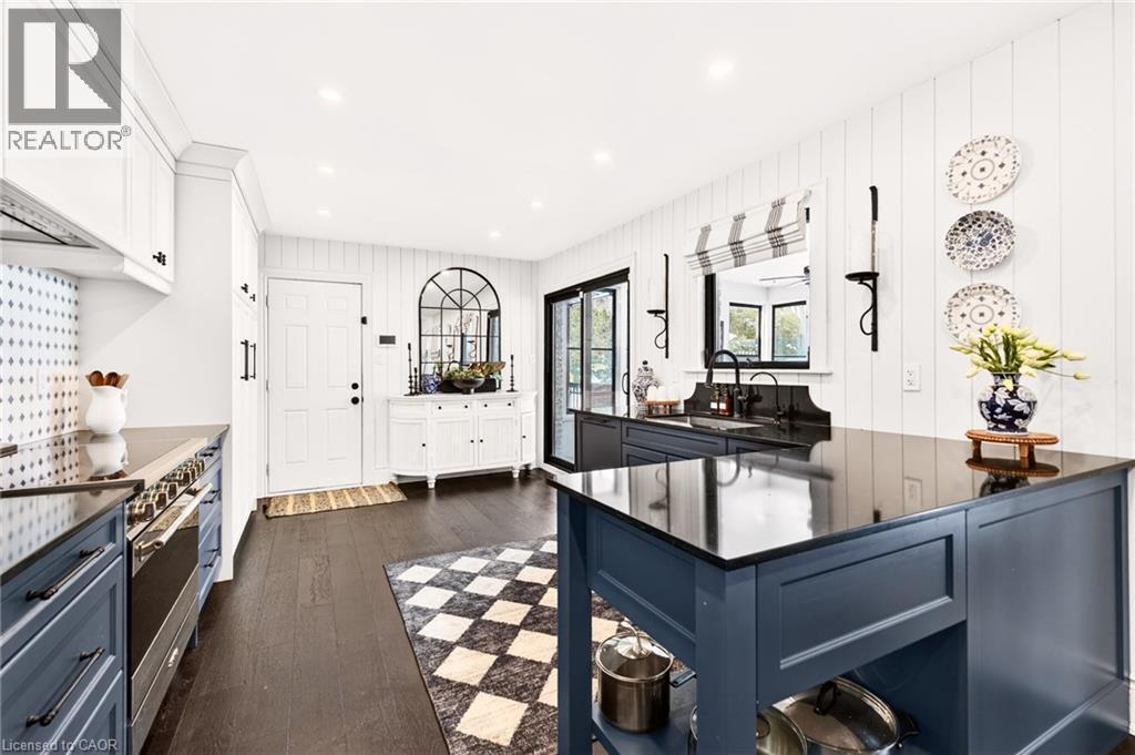 2129 Highview Drive, Burlington, ON - Indoor Photo Showing Kitchen With Upgraded Kitchen