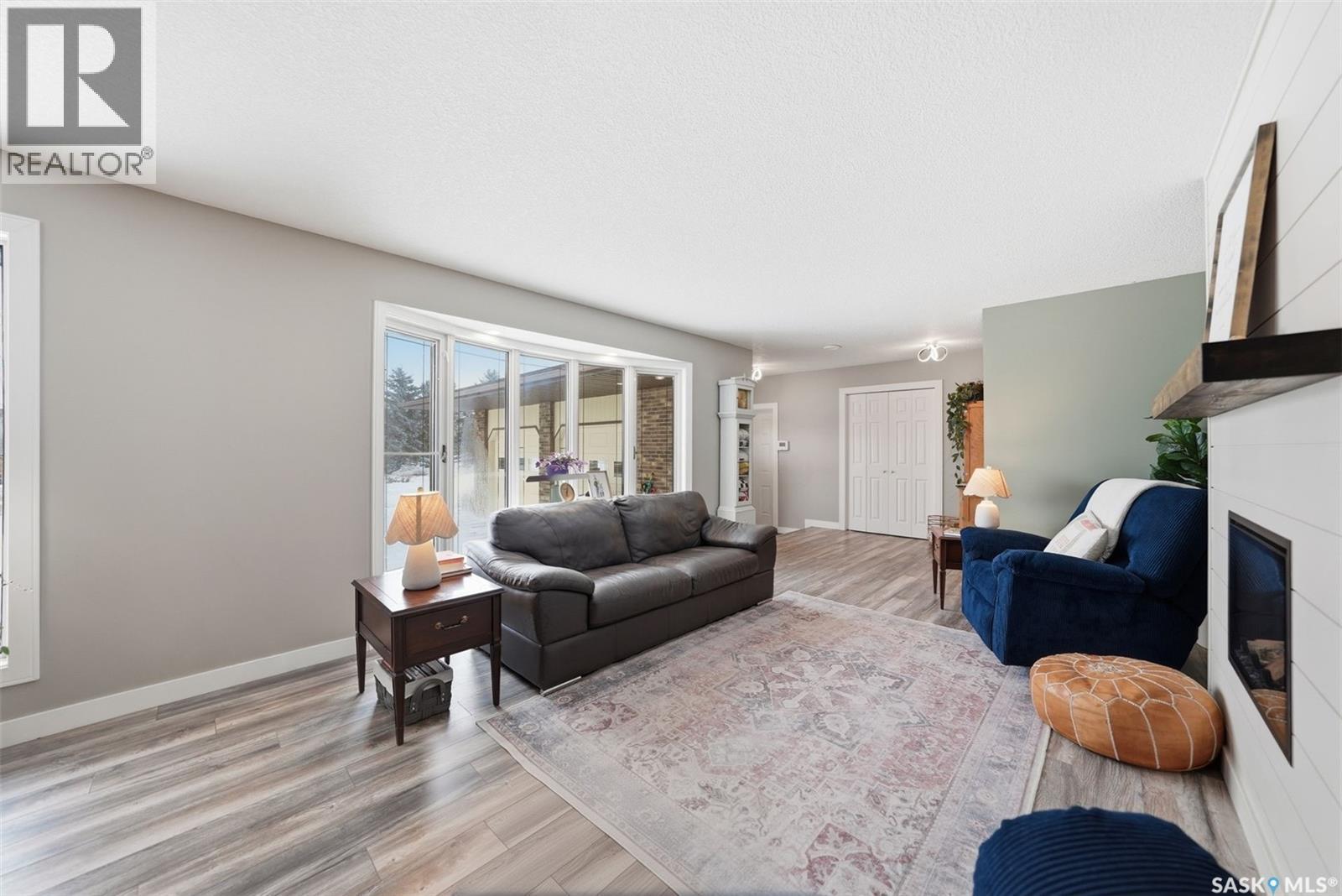 217 13Th Avenue E, Watrous, SK - Indoor Photo Showing Living Room