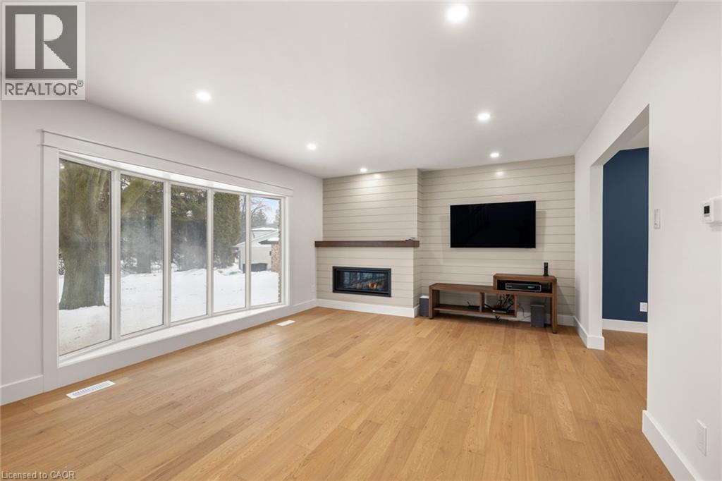 361 Coleridge Place, Waterloo, ON - Indoor Photo Showing Living Room With Fireplace