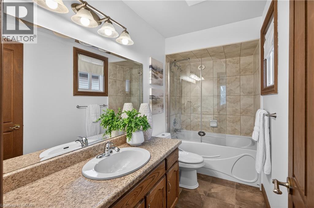 47 Sumner Crescent, Grimsby, ON - Indoor Photo Showing Bathroom