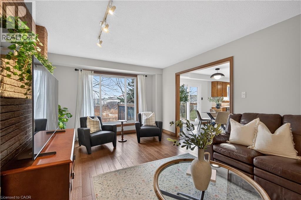 47 Sumner Crescent, Grimsby, ON - Indoor Photo Showing Living Room