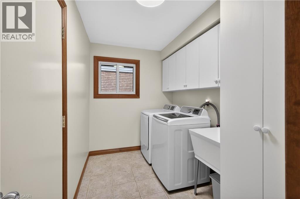 47 Sumner Crescent, Grimsby, ON - Indoor Photo Showing Laundry Room